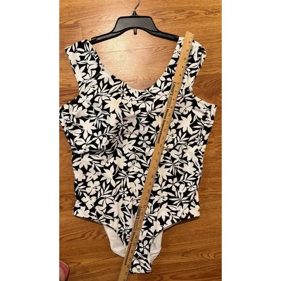 Lands' End Size 22W Chlorine Resistant Soft Cup Tummy Control Swimsuit One Piece - Picture 9 of 9